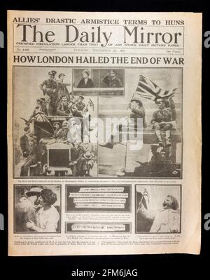 Portada del periódico Daily Mirror (réplica) el 12th de noviembre de 1918 al final de la Primera Guerra Mundial. Foto de stock
