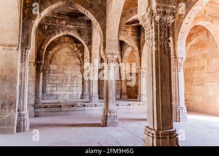 Mandvi o casa de encargo en la ciudad histórica de Champaner, estado de Gujarat, India