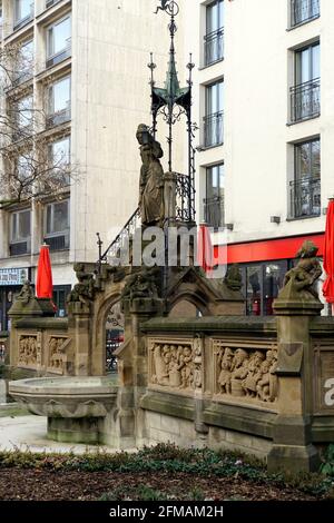 Heinzelmännchen-Brunnen in der Kölner Altstadt, Köln, Renania del Norte Westfalia, Alemania Foto de stock
