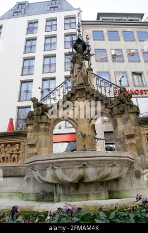 Heinzelmännchen-Brunnen in der Kölner Altstadt, Köln, Renania del Norte Westfalia, Alemania Foto de stock