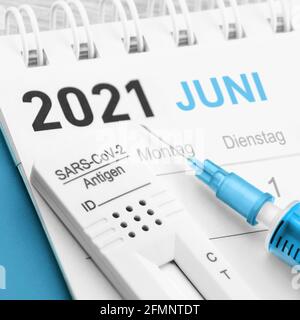 Prueba del antígeno de Corona und Impfung mit Kalender Juni 2021