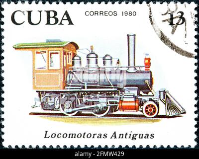Cuba - Circa 1980: Sello postal cancelado impreso por Cuba, muestra series dedicadas a locomotoras antiguas, alrededor de 1975 Foto de stock