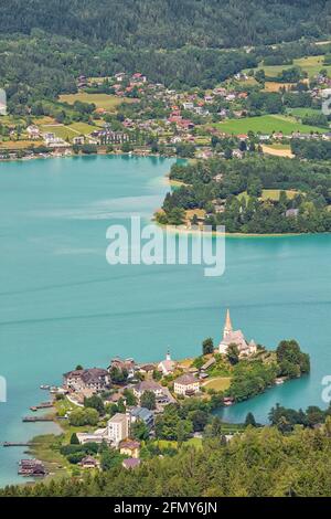 Vista aérea del lago Worthersee en Austria, viaje de verano DES Foto de stock