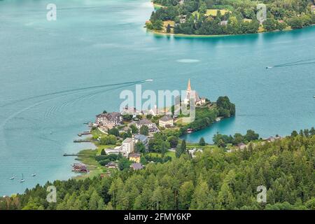 Vista aérea del lago Worthersee en Austria, viaje de verano DES Foto de stock
