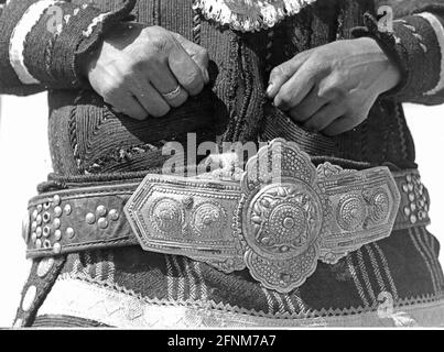Geografía / viaje histórico, Bulgaria, folclore, traje tradicional, hebilla de cinturón de plata, DERECHOS ADICIONALES-LIQUIDACIÓN-INFO-NO DISPONIBLE Foto de stock