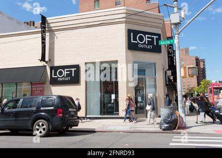 Una tienda Loft en la esquina de Austin Street y 70th Road en Forest Hills,  Queens New York, una cadena de ropa al por menor de la marca Ann Taylor  Fotografía de