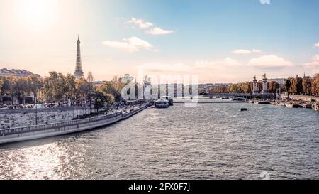 Río Sena en la ciudad de París, Francia