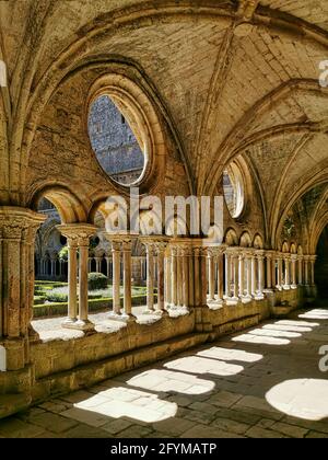 Abadía de Fontfroide cerca de Narbonnne Foto de stock