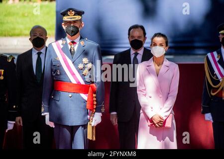 El rey Felipe VI de España, la reina Letizia de España, asiste al Día de las Fuerzas Armadas en la Plaza de la Lealtad el 29 de mayo de 2021 en Madrid, España. Foto por Archie Andrews/ABACAPRESS.COM Foto de stock