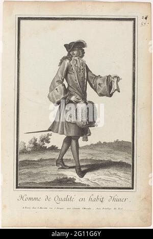 Homme de Qualité y Habit d'Hiver; hombre líder en ropa de invierno. Un  joven elegante vestido en un Justaucorps con carpetas anchas, cárdigan con  pantalones de caballete y rodilla, medias enrollables y zapatos con  hebillas y tacones. En su largo 