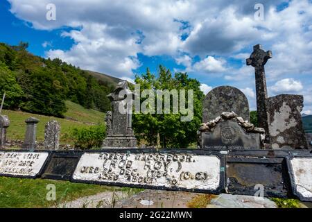 La tumba del ex proscribir y héroe popular Rob Roy MacGregor en Balquhidder, Escocia