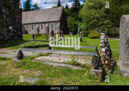 La tumba del ex proscribir y héroe popular Rob Roy MacGregor en Balquhidder, Escocia