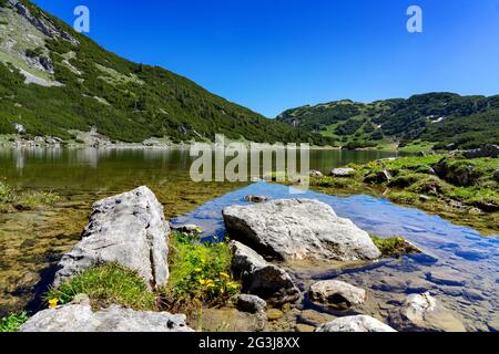 Impresionante zireiner ver lago en tirol alm montañas Austria Foto de stock