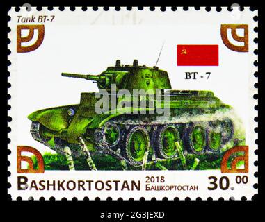 MOSCÚ, RUSIA - 17 DE ABRIL de 2021: Sello postal impreso en Cinderellas Shows Tank BT-7, Rusia: Baskortostan serie, alrededor de 2018 Foto de stock