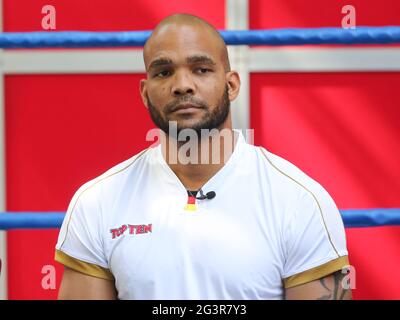 Boxeador alemán-cubano Yoan Pablo Hernández de SES-Boxeo Foto de stock