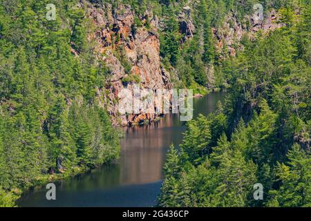 Cañón del Barron Algonquin Ontario Canadá en verano Foto de stock