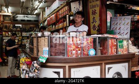 Especias Hierbas Alimentos deshidratados Productos de Chinatown Área de Mercado Bangkok Tailandia Foto de stock