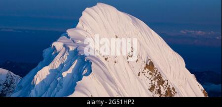 Vista panorámica de la cima nevada de la montaña, Denali, Alaska, Estados Unidos Foto de stock
