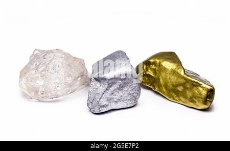 Piedra de oro y mineral de plata y diamante en bruto aislados