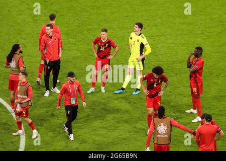 Munich, Alemania. 2nd de julio de 2021. Los jugadores de Bélgica reaccionan después de un partido de cuartos de final del Campeonato de la UEFA EURO 2020 entre Bélgica e Italia en Munich, Alemania, el 2 de julio de 2021. Crédito: Shan Yuqi/Xinhua/Alamy Live News