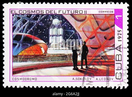 MOSCÚ, RUSIA - 18 DE ABRIL de 2020: Sello postal impreso en Cuba muestra Spaceport, Space serie, alrededor de 1975 Foto de stock