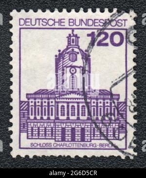 Un sello impreso en Alemania muestra el castillo de Charlottenburg, alrededor de 1982 Foto de stock