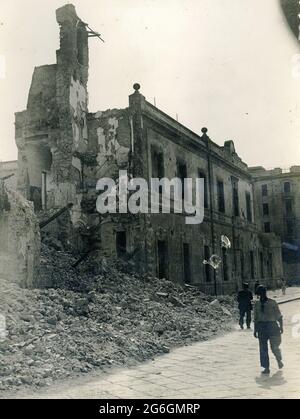 II Guerra Mundial WW2 - nápoles italia - centro histórico - borgo loreto destruido por los bombardeos, nápoles, campania, italia 1943 Foto de stock