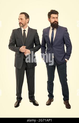 Reunión de negocios. Colaboración y trabajo en equipo. Hombres de negocios  con barba en ropa formal. Jefe y empleado. Educación para empresas.  Correcto Fotografía de stock - Alamy