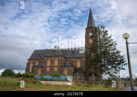 Manheim, NRW, Alemania, 07 05 2021, iglesia en Manheim, una aldea que está siendo demolida para la minería de lignito a cielo abierto Foto de stock