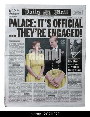 Una página de reproducción histórica del Daily Mail con el titular de su oficial. Están comprometidos Foto de stock