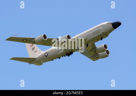 Boeing RC-135V Rivet Joint USAF aerotransportado plataforma SIGINT. Los sistemas detectan, identifican y geolocan las señales en todo el espectro electromagnético Foto de stock