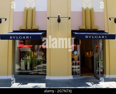 Bulgari frente a la tienda Las Rozas Shopping Mall Madrid España Fotografía  de stock - Alamy