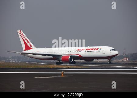 Avión Boeing 767-319 de Air India, aeropuerto de Mumbai, aeropuerto internacional de Sahar, aeropuerto internacional de Chhatrapati Shivaji, CSIA, Bombay, Mumbai, Maharashtra, India, Asia Foto de stock