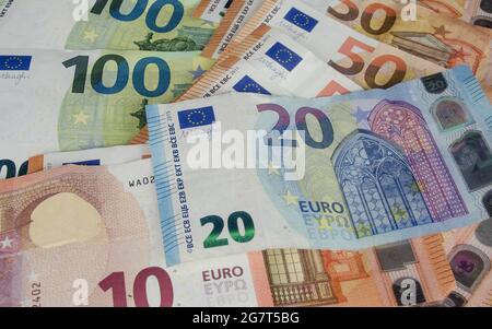 Euro-Geldscheine y Münzen