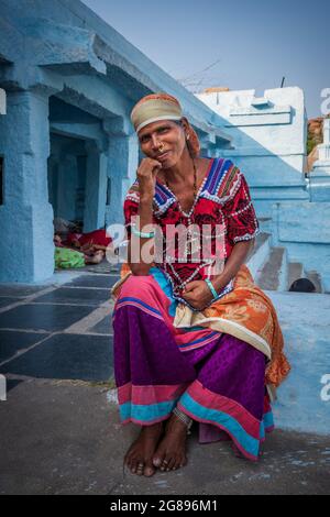 Hampi, Karnataka, India - 14 de enero de 2020 : retrato de la mujer del sur de la india con vestido tradicional. Foto de stock
