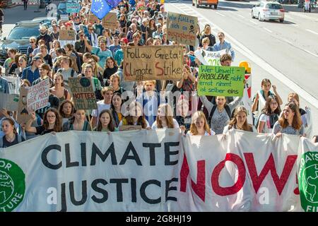 Am 13. Septiembre 2019 haben einige Hundert junge Menschen für eine bessere Klimapolitik demonstriert. Sie riefen auch zum globalen Klimastreik in einer Woche auf. (Foto de Alexander Pohl/Sipa USA) Crédito: SIPA USA/Alamy Live News Foto de stock