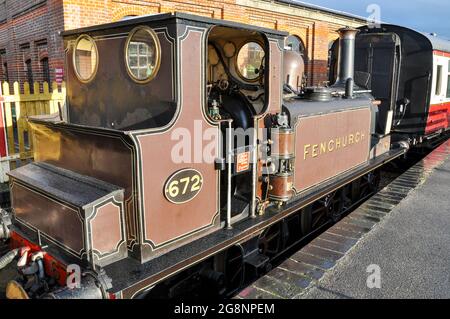 Londres Brighton & South Coast Railway Clase A1 Stroudley 'Terrier' 0 6-0T No.672 'Fenchurch' locomotora de vapor en el Bluebell Railway. Preservado Foto de stock