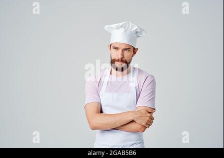 hombre con ropa de chef profesional de cocina de trabajo Fotografía de  stock - Alamy