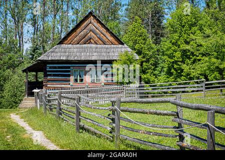 Museo al aire libre en Stara Lubovna, república Eslovaca. Tema arquitectónico.