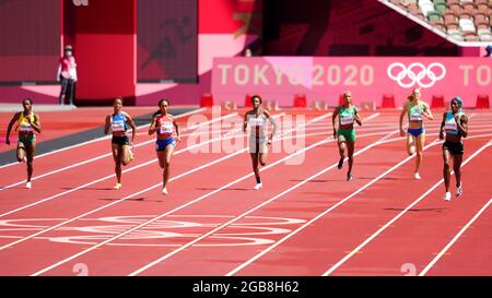 Juegos Olímpicos de Tokio 2020 - Atletismo - Mujeres 400m - Ronda 1 - Estadio Olímpico, Tokio, Japón - 3 de agosto de 2021. Atletas compiten REUTERS/Aleksandra Szmigiel