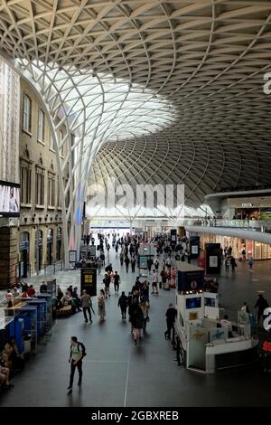 Interior de la estación de tren de Londres Kings Cross, Londres, Reino Unido. Foto de stock