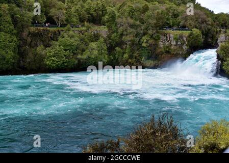 Cataratas Huka, una atracción turística cerca de la ciudad de Taupo, Nueva Zelanda
