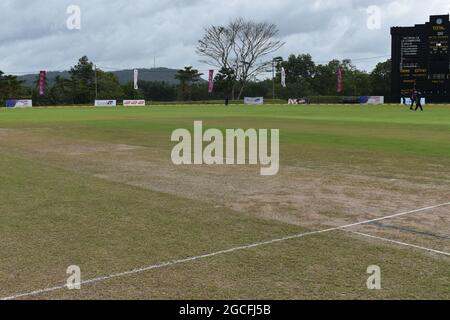 El pintoresco recinto de críquet de la Ordenanza del Ejército. Dombagoda. Sri Lanka.