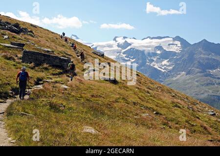 Lungo il sentiero balcone tra il col de l'Iseran e il Refuge du Carrò nelle alpi Cozie francesi