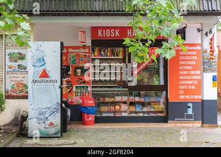 Típico alemán Büdchen (kiosco) en Dortmund, Alemania Foto de stock