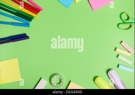 Material escolar fotografías e imágenes de alta resolución - Alamy