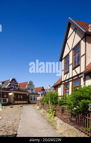 Rostock-Warnemuende, histórica casa de pescadores en Alexandrinenstrasse Foto de stock