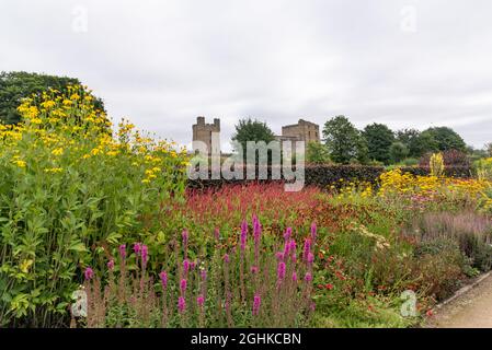 El Helmsley walled garden