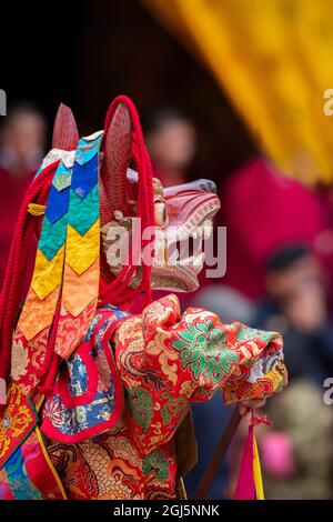 Bután, Punakha Dzong. Festival Punakha Grubchen, bailarines enmascarados. Foto de stock