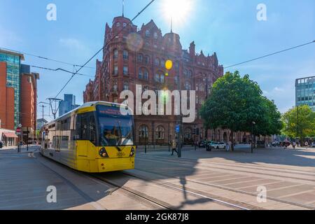 Vista del tranvía y el Midland Hotel en St Peter's Square, Manchester, Lancashire, Inglaterra, Reino Unido, Europa